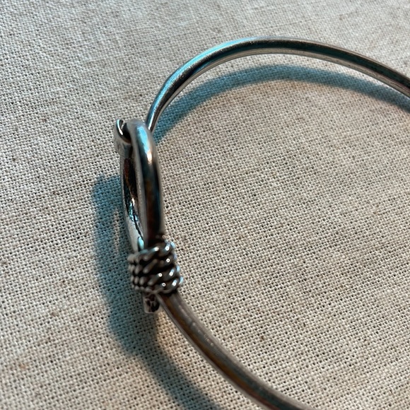 Silver bracelet with unique clasp - Picture 2 of 2